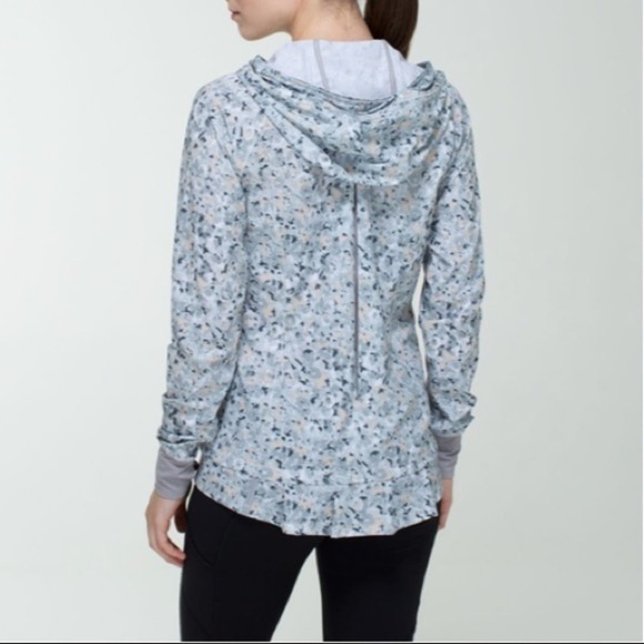 Lululemon Lightened Up Pullover Not So Petite Fleur Silver Spoon Ambient Grey - Picture 2 of 16